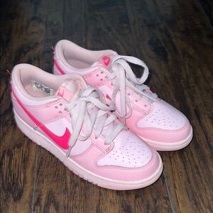 Nike Pink Sneakers Low-Top Classic Design